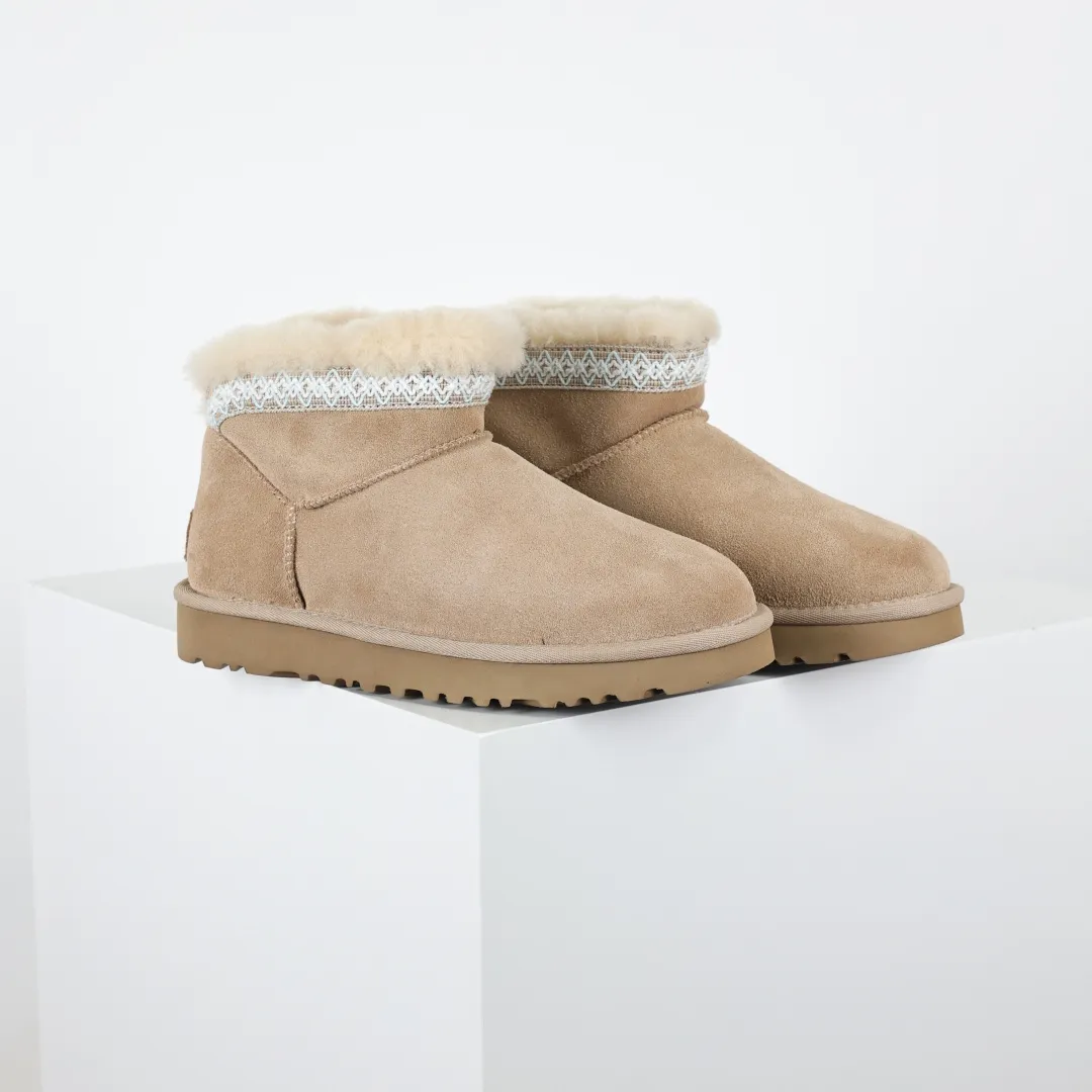 Copywriting price 💰600 The core recommendation is good price. The platform’s foreign trade is exclusively for UGG Classic women’s snow boots 1174496. Produced by the ten-year-old brand shoemaking factory production line. Pay attention to every detail. Longfeng A-grade genuine sheep fur is integrated. It is built in full compliance with the ZP process. Size: 35 36 37 38 39 40